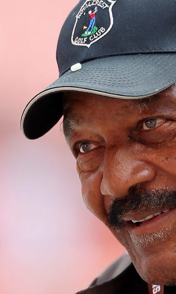Hall of Famer Jim Brown applauds player protests
